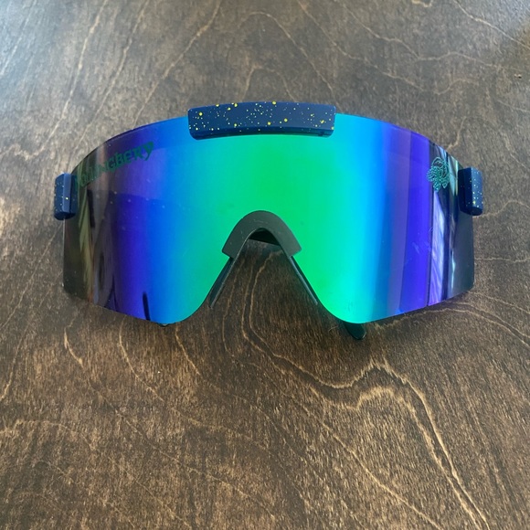 Sunglasses - Picture 1 of 5